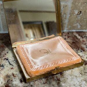 Zell Fifth Ave Compact with Peach Cushion